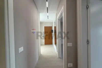 Zyrë me qera në Rruga Sami Frashëri, Tiranë, 101 m². Foto 3 nga 12