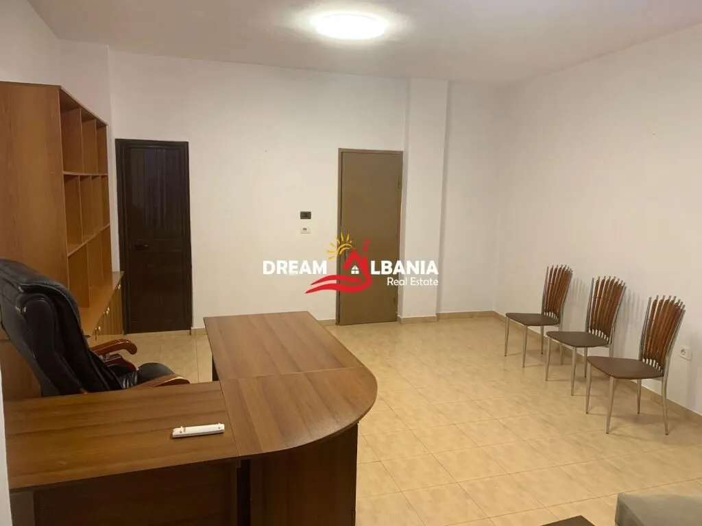 Ufficio in affitto a Parlamenti, Tirana, 25 m². Foto 1 di 4