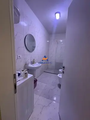 Apartament 2+1 me qera në Pallati me Shigjeta, Tiranë, 97 m². Foto 5 nga 6