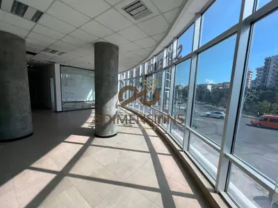 Office for rent in Rruga e Kavajës, Tirana, 210 m². Photo 1 of 4