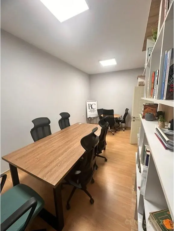Ufficio in affitto a Blloku, Tirana, 50 m²