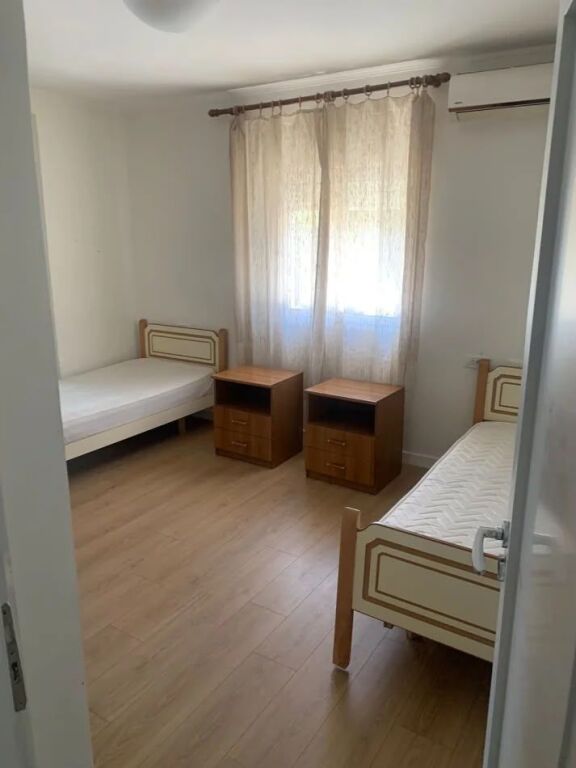 Apartment 2+1 for rent in Rruga Fortuzi, Tirana, 70 m². Photo 3 of 3