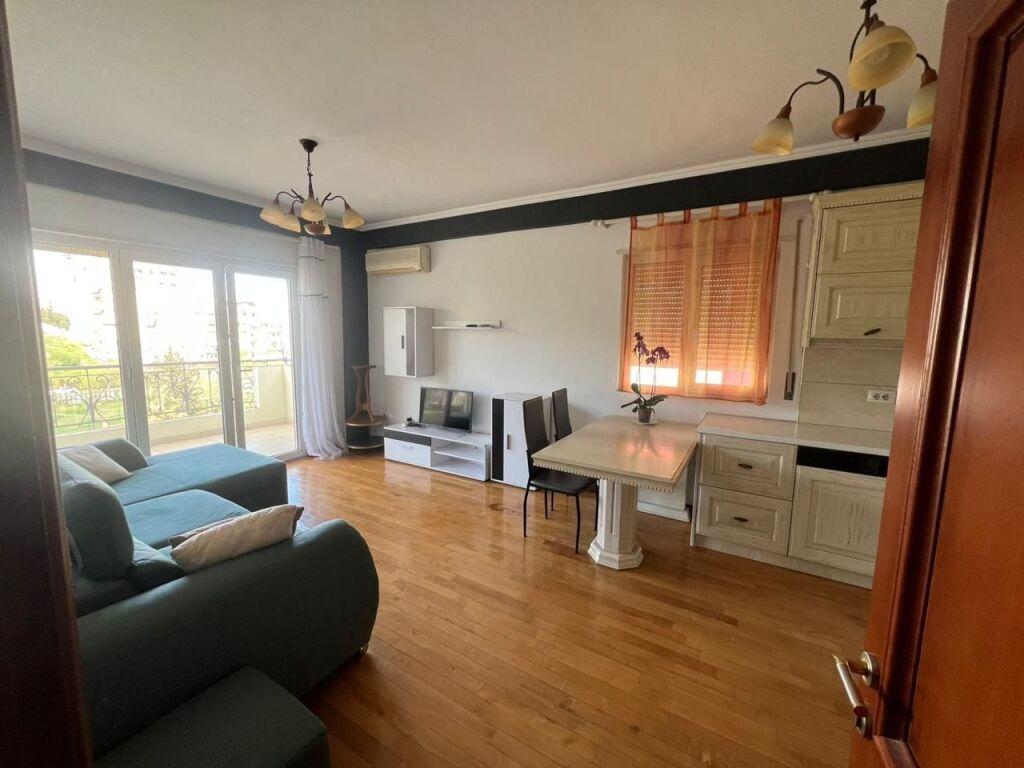 Apartament 1+1 me qera në Kopshti Zoologjik, Tiranë, 65 m². Foto 2 nga 3