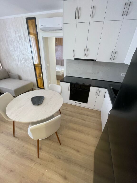 Apartament 1+1 me qera në Rruga Karl Gega, Tiranë, 65 m². Foto 2 nga 3