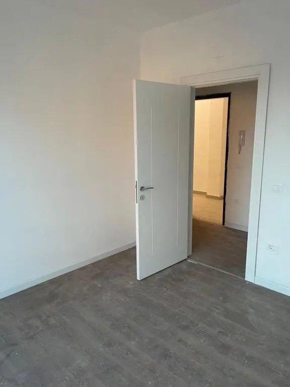 Apartament 2+1 me qera në Myslym Shyri, Tiranë, 90 m²