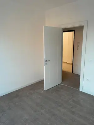 Apartament 2+1 me qera në Myslym Shyri, Tiranë, 90 m². Foto 1 nga 10
