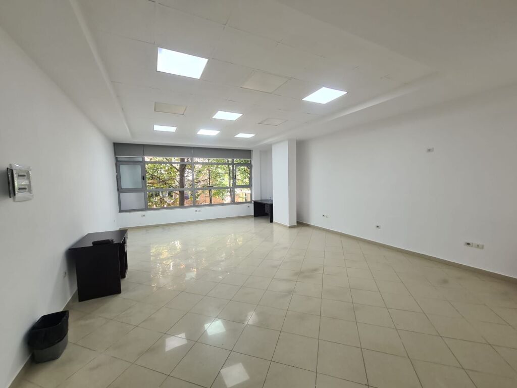 Ufficio in affitto a Rruga e Kavajës, Tirana, 145 m². Foto 2 di 3