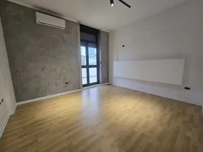 Shop for rent in Rruga Qemal Stafa, Tirana, 107 m². Photo 4 of 7