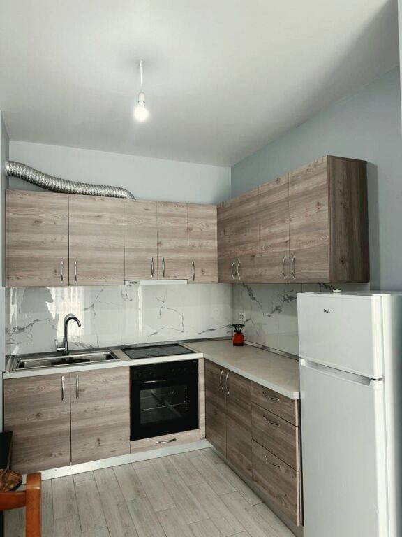 Appartamento 1+1 in affitto ad Astir, Tirana, 70 m². Foto 2 di 3