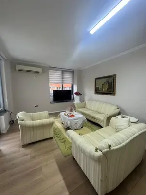 Apartament 2+1 me qera në Toptani, Tiranë, 100 m². Foto 1 nga 7