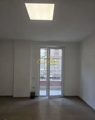 Zyrë me qera në Arena Kombëtare, Tiranë, 74 m². Foto 5 nga 6