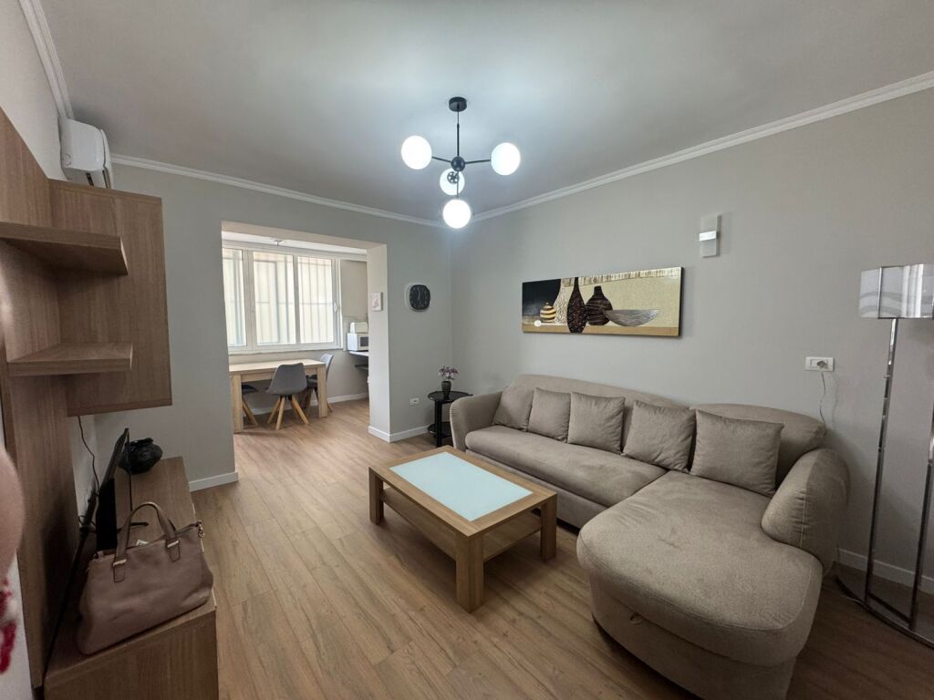 Apartament 2+1 me qera në Blloku, Tiranë, 80 m²