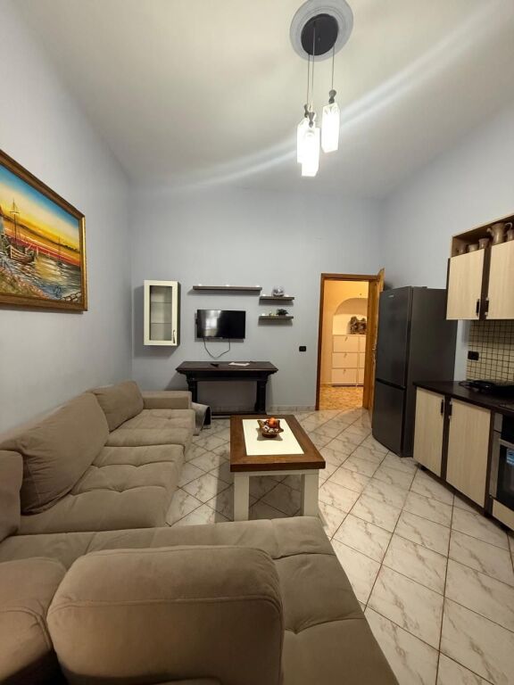 Apartament 1+1 me qera në Sheshi Willson, Tiranë, 65 m². Foto 2 nga 3