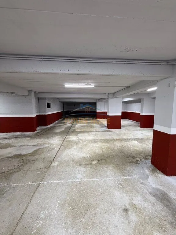 Magazzino in affitto a Rruga Reshit Petrela, Tirana, 400 m². Foto 1 di 5