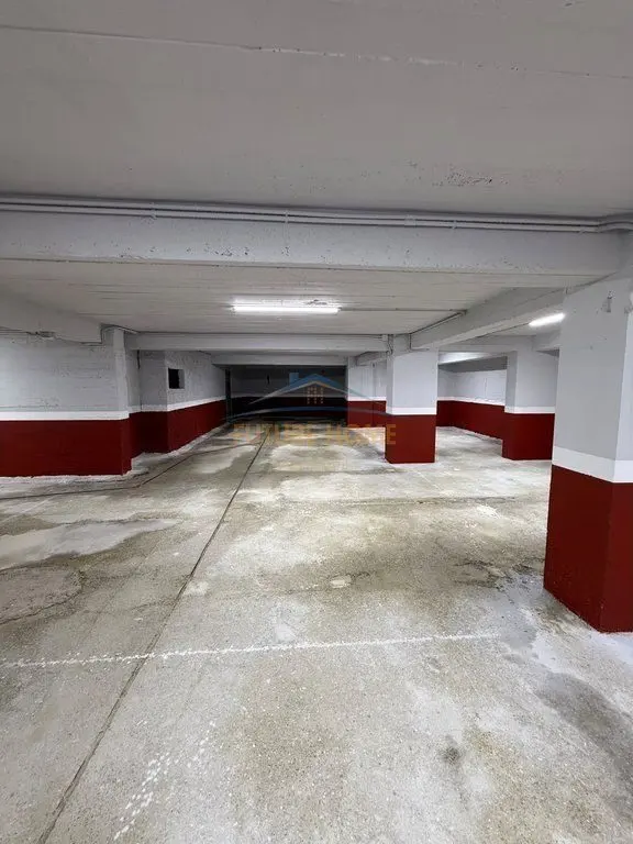 Magazinë me qera në Rruga Reshit Petrela, Tiranë, 400 m²