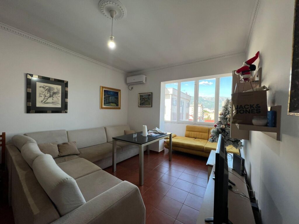 Apartament 1+1 me qera në Vasil Shanto, Tiranë, 65 m². Foto 2 nga 3