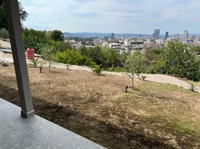 Shtëpi private 2+1 me qera në Tiranë, 100 m². Foto 7 nga 8