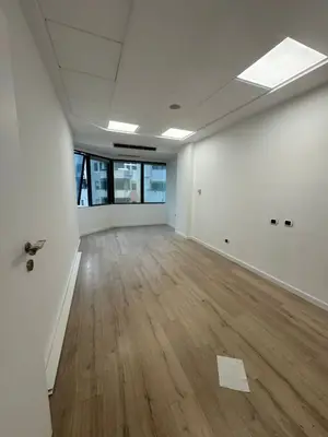 Office for rent in Bulevardi Deshmoret e Kombit, Tirana, 120 m². Photo 4 of 4