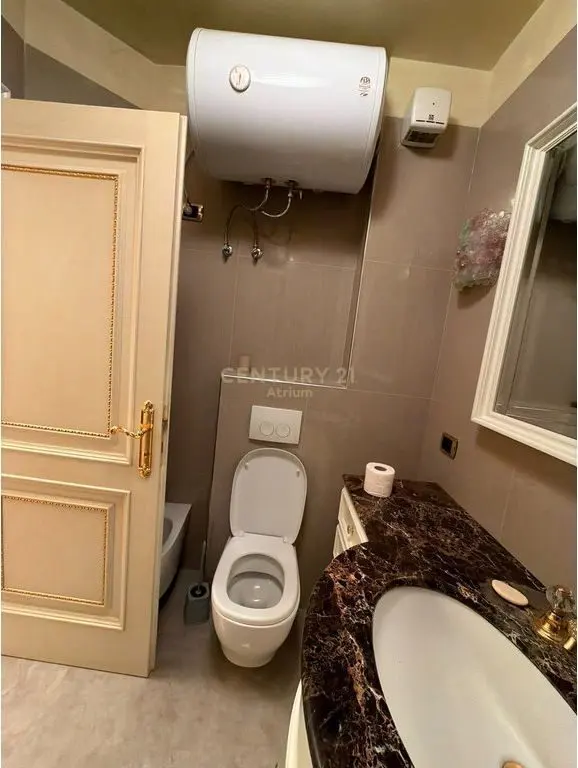 Apartament 2+1 me qera në Shkolla e Kuqe, Tiranë, 83 m²