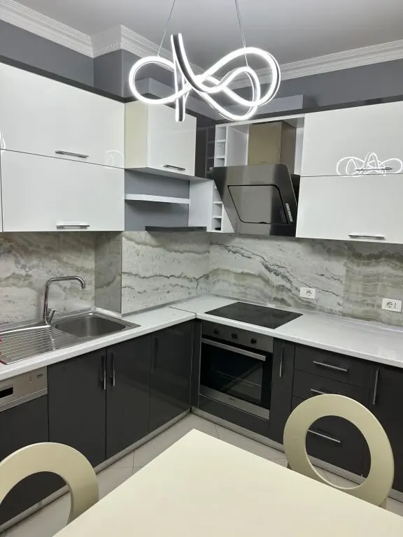 Dupleks 3+1 me qera në Kodra e Diellit, Tiranë, 187 m²