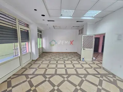 Locale commerciale in affitto a Rruga Kristaq Boshnjaku, Durazzo, 200 m². Foto 2 di 9