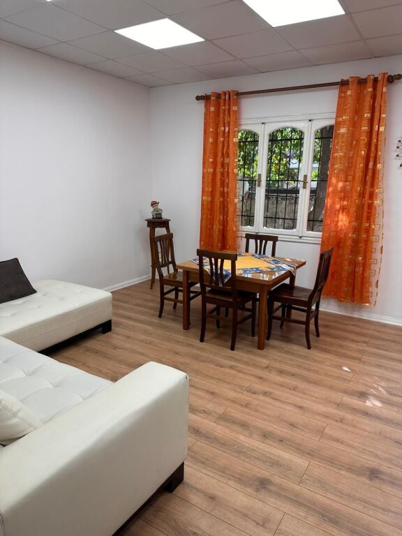 Vilë me qera në Xhamlliku, Tiranë, 310 m². Foto 2 nga 3