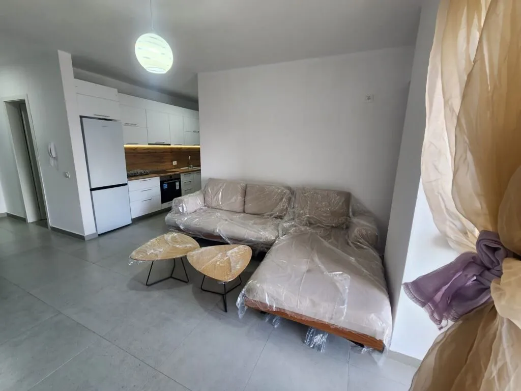 Apartament 2+1 me qera në Rruga Mujo Ulqinaku, Durrës, 90 m². Foto 1 nga 11