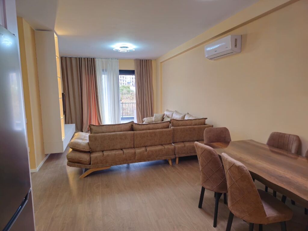 Appartamento 2+1 in affitto a Liqeni i Thatë, Tirana, 120 m². Foto 1 di 3