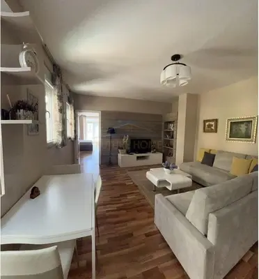 Apartament 1+1 me qera në Myslym Shyri, Tiranë, 94 m². Foto 2 nga 7