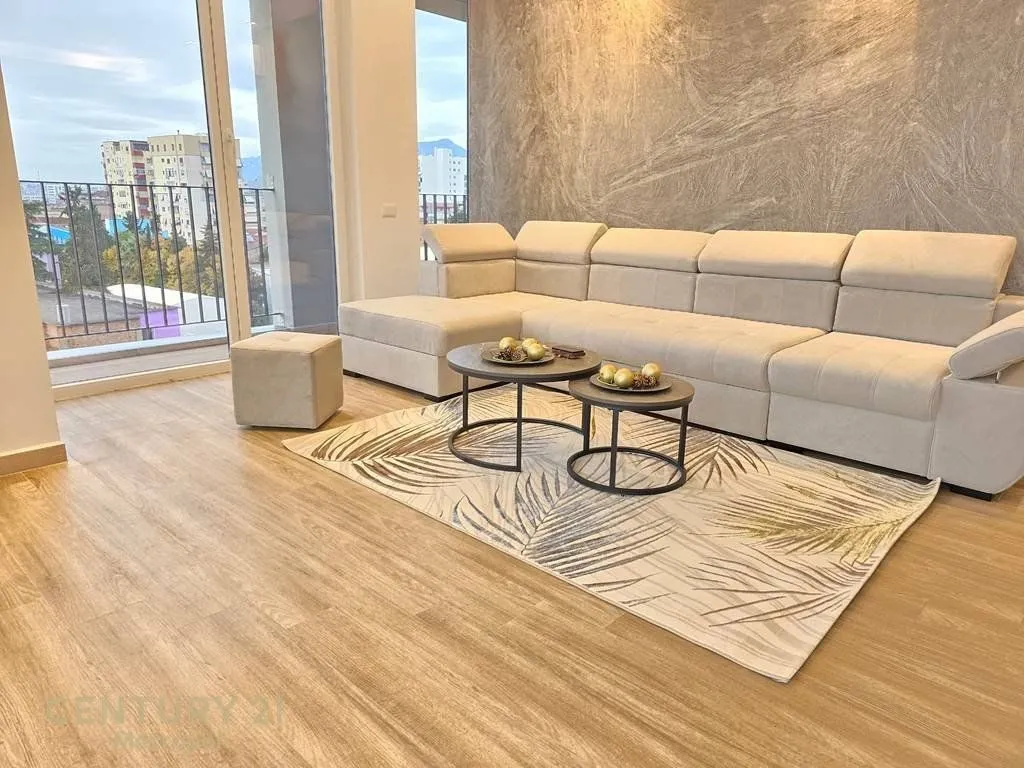 Appartamento 2+1 in affitto a Rruga Riza Cerova, Tirana, 125 m². Foto 1 di 12