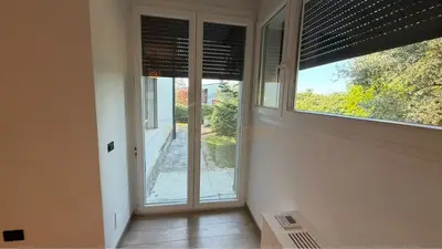 Villa 4+1 in affitto a Long Hill Residence, Tirana, 475 m². Foto 1 di 4