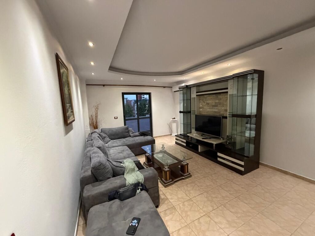 Apartament 2+1 me qera në Bulevardi i Ri, Tiranë, 100 m²
