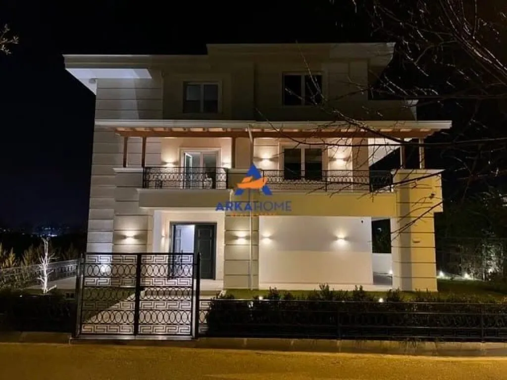 Villa in affitto a Mjull Bathore, Tirana, 588 m². Foto 1 di 5