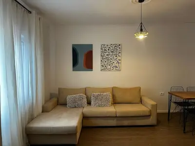 Apartment 1+1 for rent in Rruga Irfan Tomini, Tirana, 60 m². Photo 1 of 8