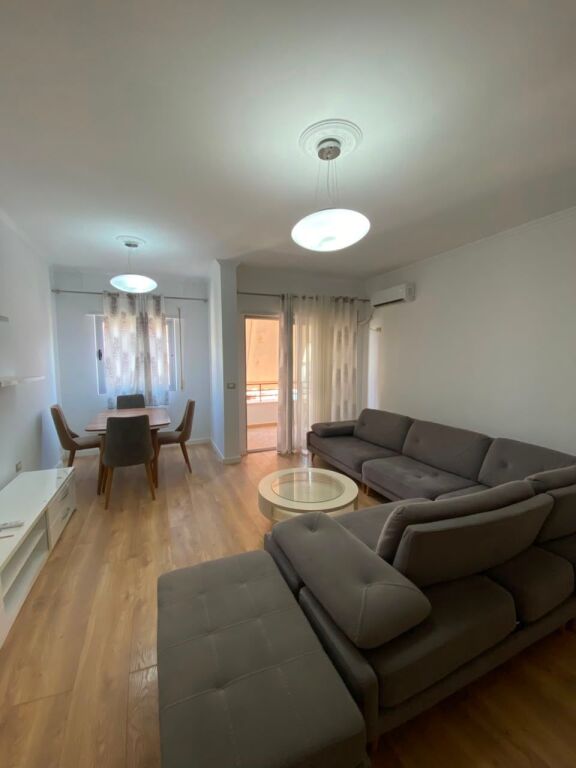 Apartament 2+1 me qera në Liqeni i Thatë, Tiranë, 100 m². Foto 2 nga 3