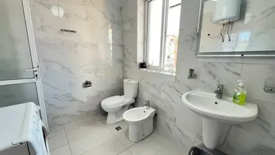 Apartament 2+1 me qera në Bulevardi Zhan D’Ark, Tiranë, 126 m². Foto 8 nga 9