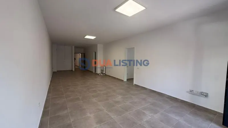 Locale commerciale in affitto a Rruga Liqeni i Thate, Tirana, 168 m²