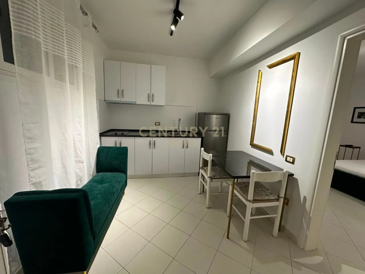 Apartament 1+1 me qera në Centrale, Vlorë, 70 m². Foto 1 nga 7