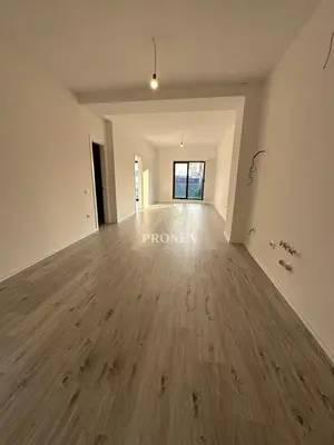 Zyrë me qera në Rruga e Barrikadave, Tiranë, 100 m². Foto 2 nga 7