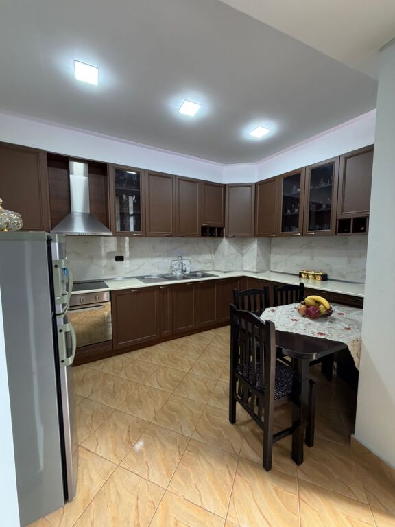 Apartament 2+1 me qera në Astir, Tiranë, 110 m². Foto 2 nga 3