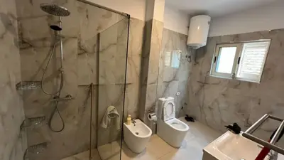 Apartament 2+1 me qera në Rruga Kongresi i Manastirit, Tiranë, 120 m². Foto 4 nga 4