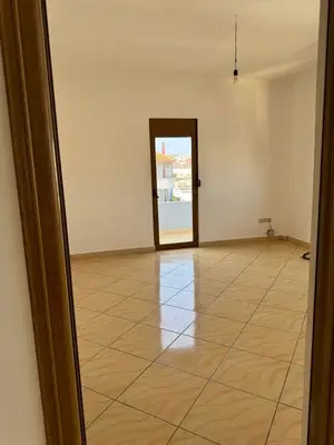 Apartment 3+1 for rent in Rruga Glaukia, Durrës, 165 m². Photo 3 of 12