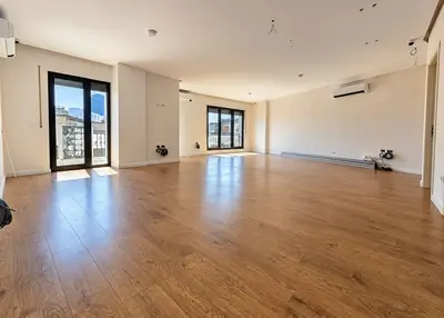 Zyrë me qera në Rruga e Barrikadave, Tiranë, 143 m². Foto 3 nga 9