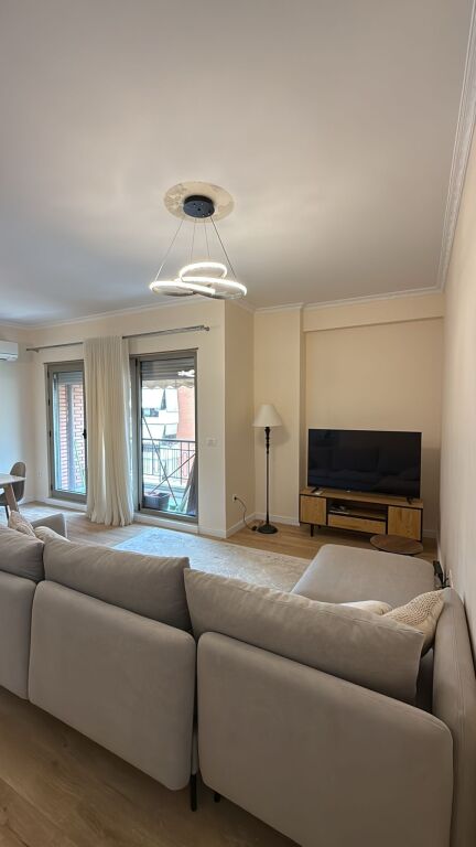 Apartament 2+1 me qera në Kompleksi Delijorgji, Tiranë, 90 m². Foto 2 nga 3
