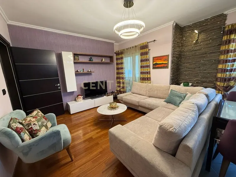 Appartamento 2+1 in affitto ad Ambasador 3, Tirana, 96 m²