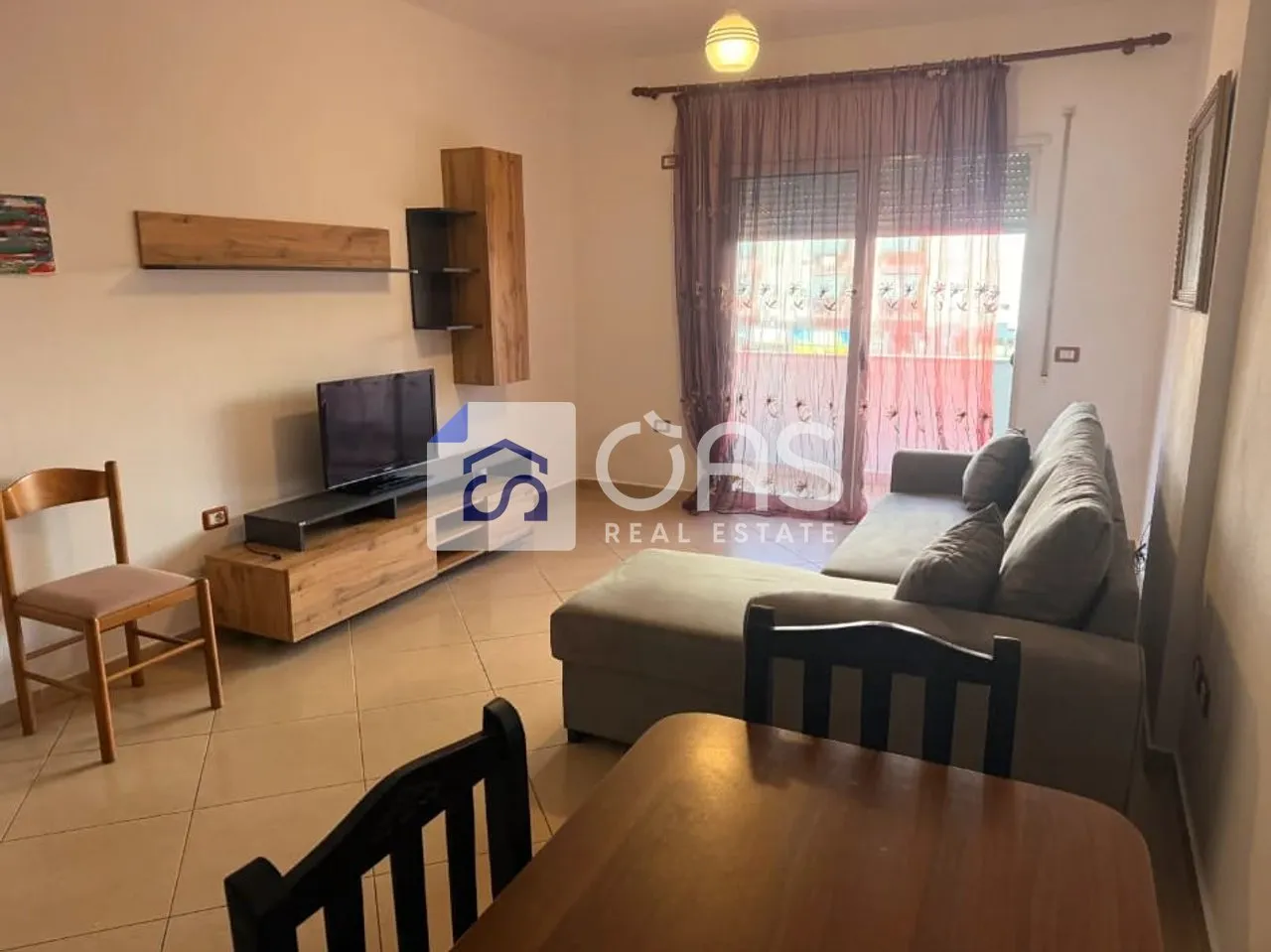 Apartament 1+1 me qera në Yzbreisht, Tiranë, 70 m². Foto 1 nga 4