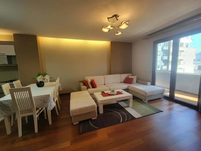 Appartamento 2+1 in affitto a Kthesa e Kamzës, Tirana, 94 m²