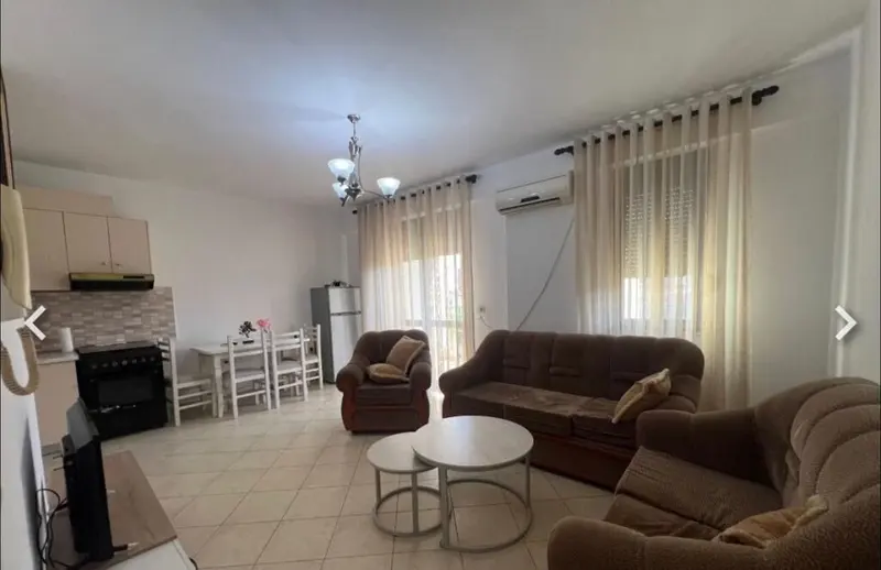 Apartament 2+1 me qera në Rruga 5 Maji, Tiranë, 100 m²