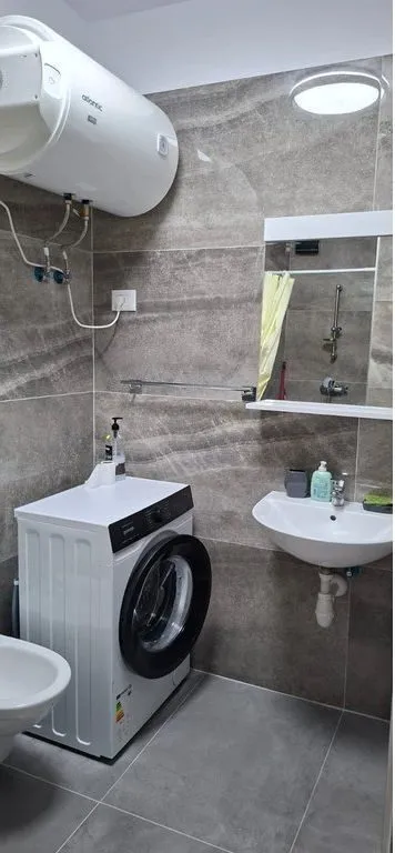 Appartamento 1+1 in affitto a Xhamia e Tabakeve, Tirana, 75 m². Foto 1 di 9