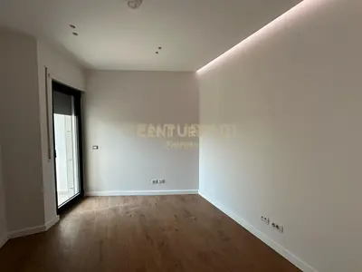 Zyrë me qera në Bulevardi Zogu I, Tiranë, 143 m². Foto 7 nga 8